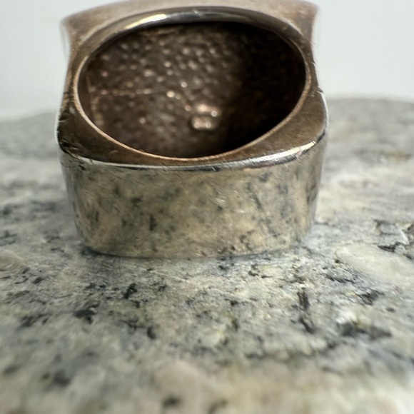 Elegant Mother of Pearl Sterling Silver Ring - Picture 12 of 13